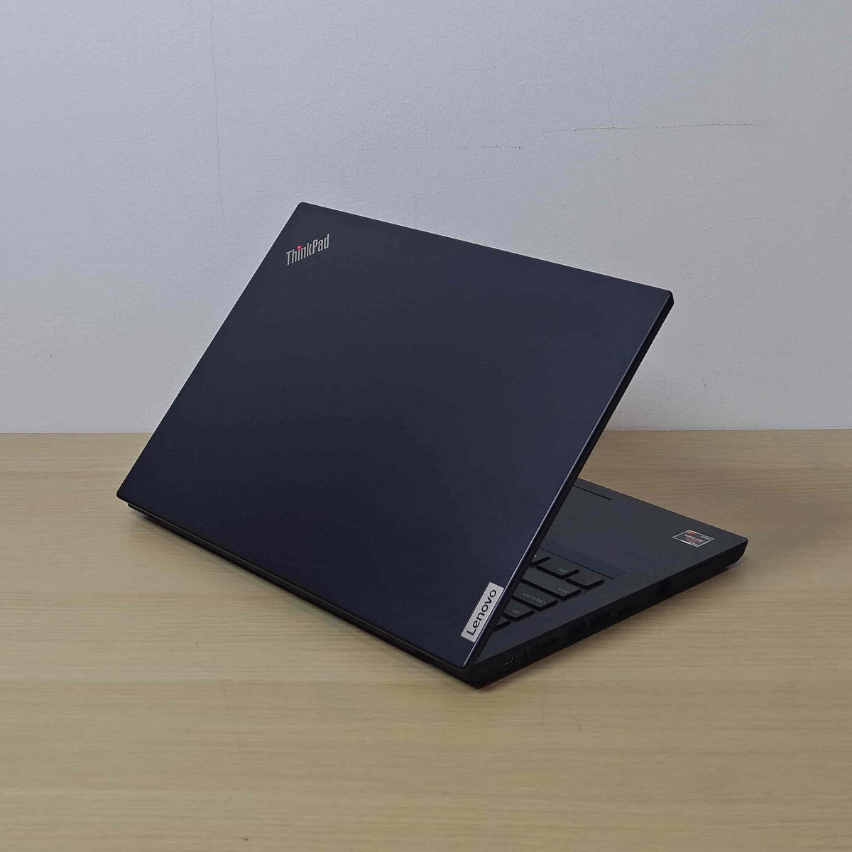 Lenovo Thinkpad L14G2 Belakang Kiri Lenovo Thinkpad L14G2 Belakang Kiri Butik Laptop